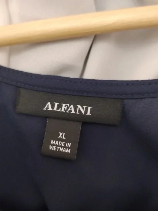 Alfani Sleeveless Blouse Bundle 3 Tops Large Black White Navy Flowy Workwear - Picture 9 of 10